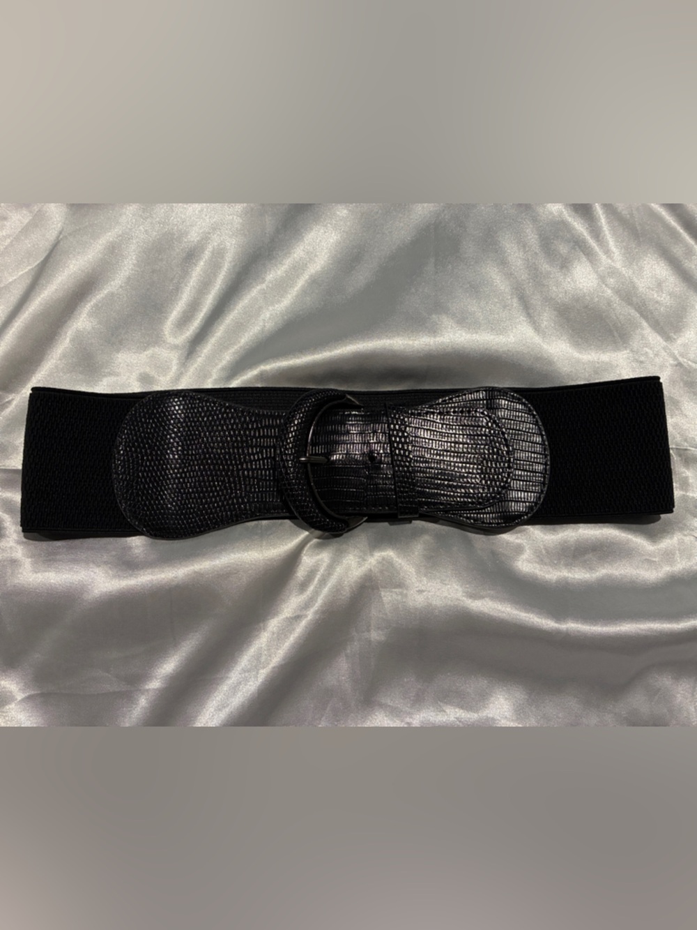 Black Elastic Waist Cinch Belt with Textured Buckle
